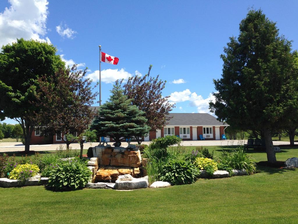 Manitoulin Inn Mindemoya Exterior photo